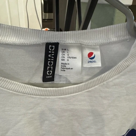 H&M Women's White and Red Graphic Sweatshirt - Picture 3 of 4